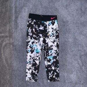GIRLS NIKE DRI-FIT CAPRI YOGA PANTS